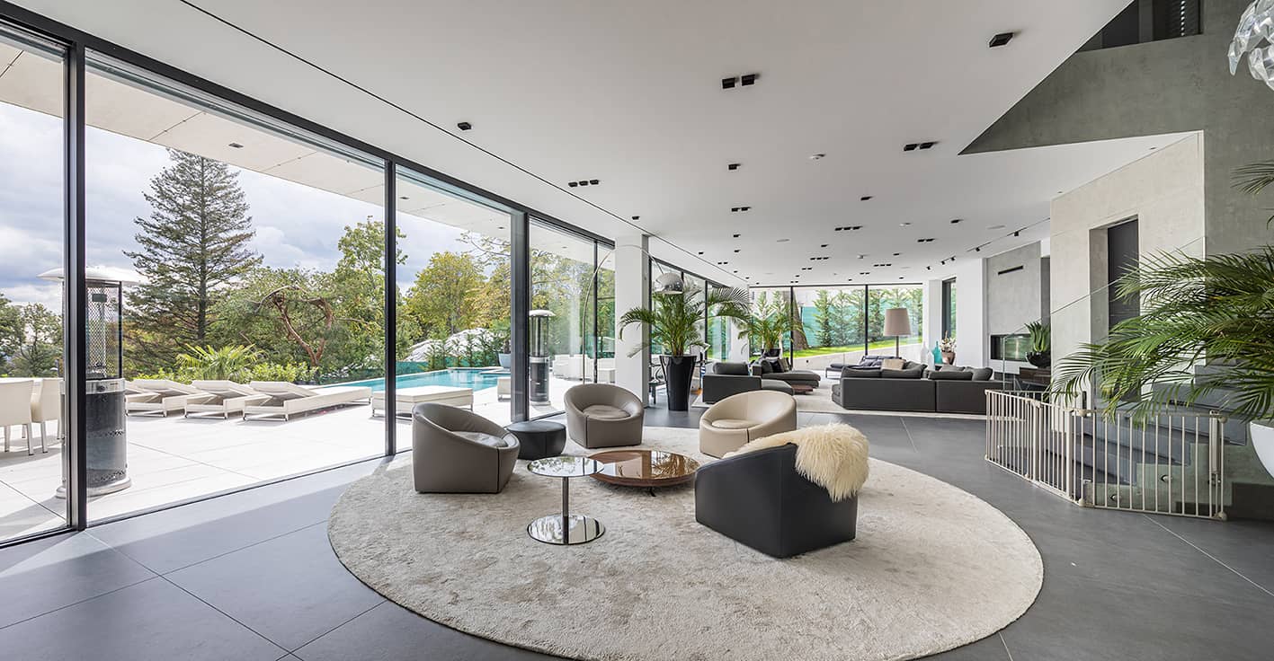 Huge glass walls in a villa with breathtaking features