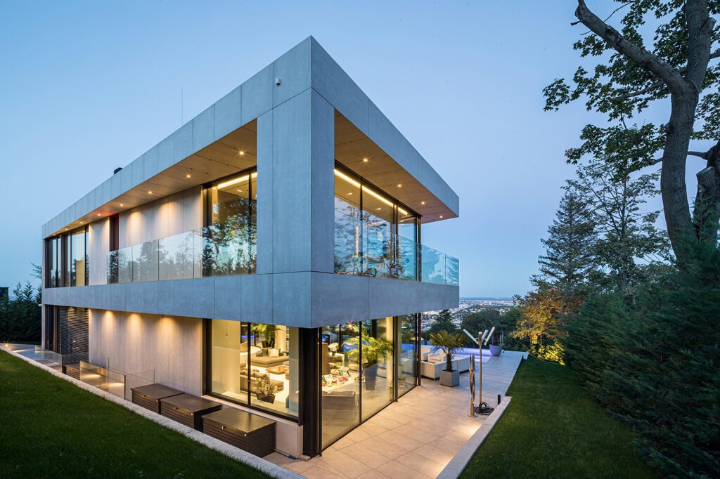 Végtelenített üveghomlokzat a főváros felett - KAV Hungária