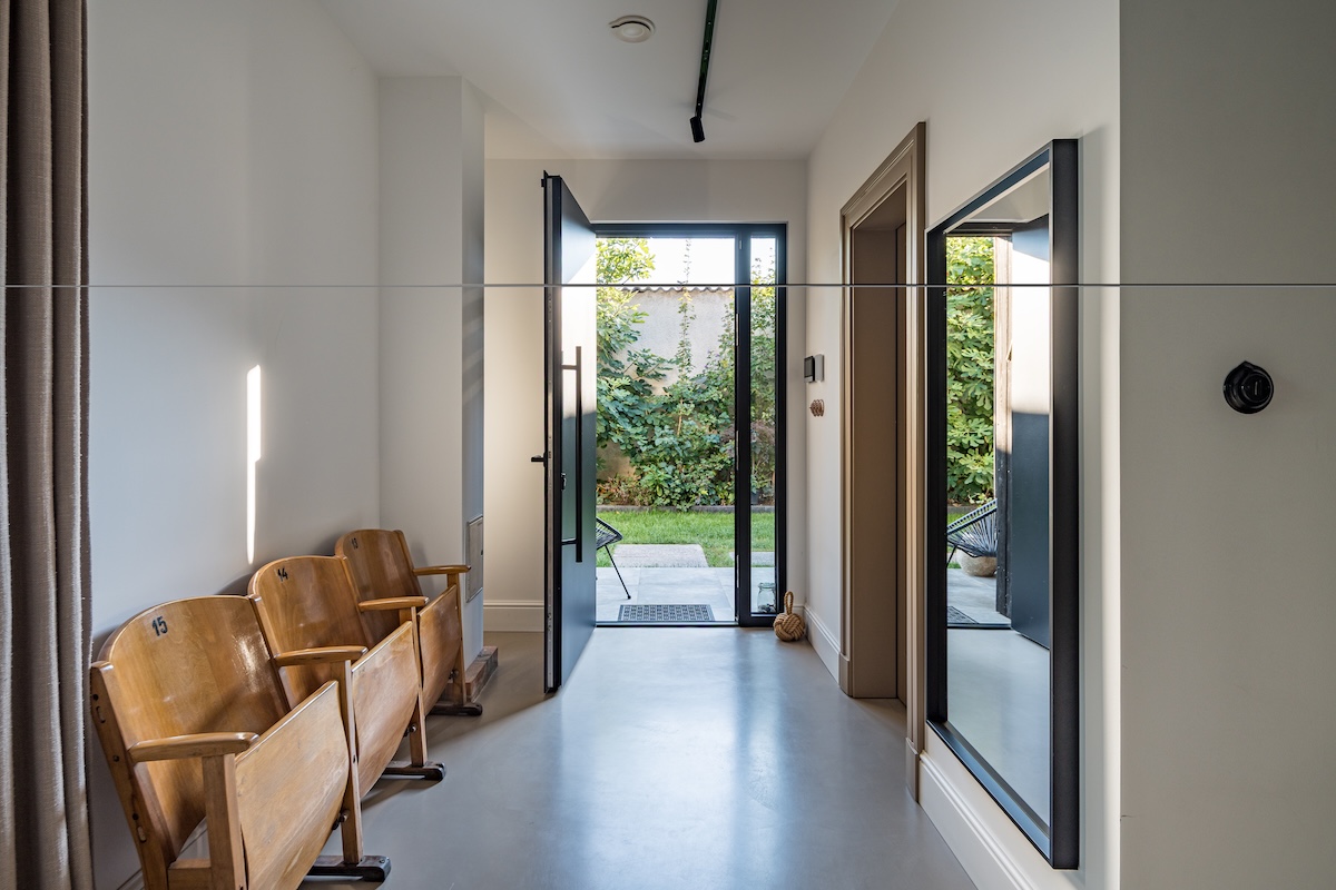 Schüco-Schueco-aluminium-nyílászáró-homlokzat-bejarati ajto-door-interior