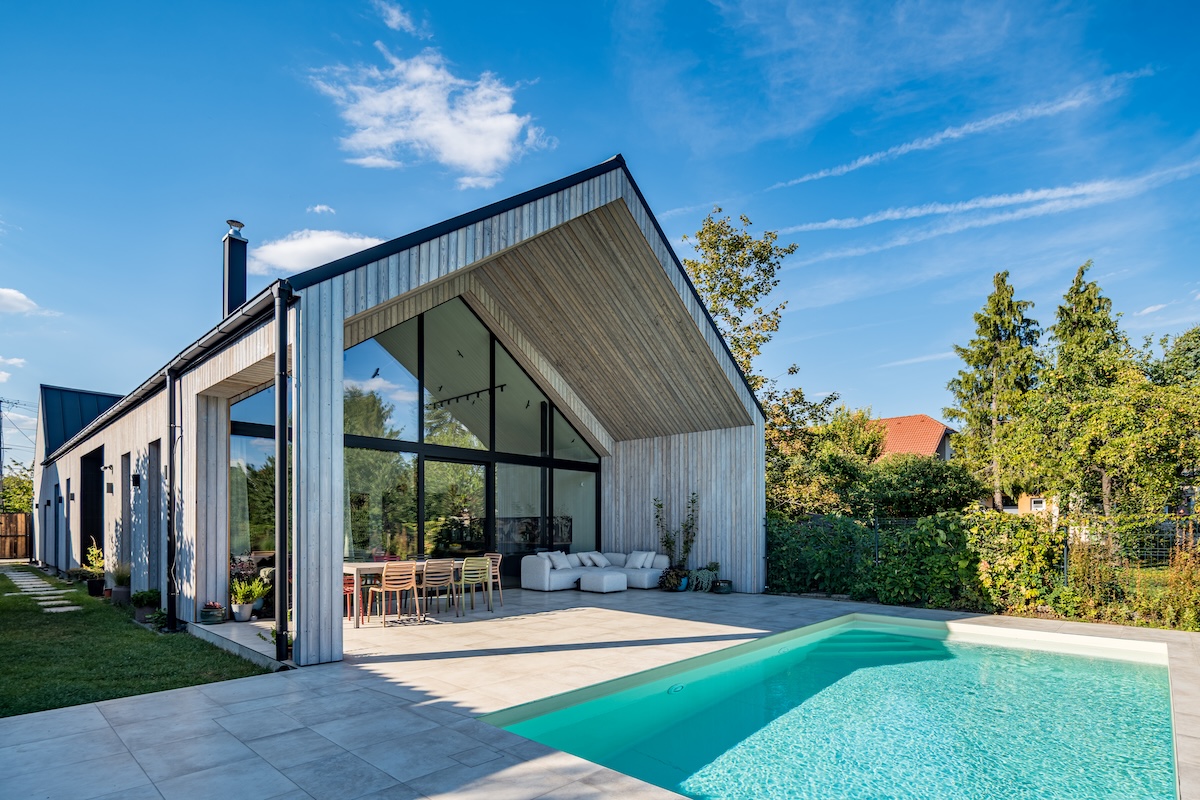 Schüco-Schueco-aluminium-nyílászáró-homlokzat-tolo ajto-sliding door-glass wall-end grain facade-triangle-sunlight-exterior
